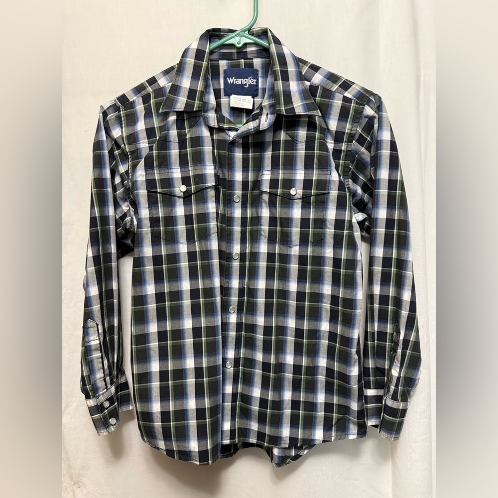 Wrangler Button Down Dress Shirt boys size ( 10-12 ) A0114